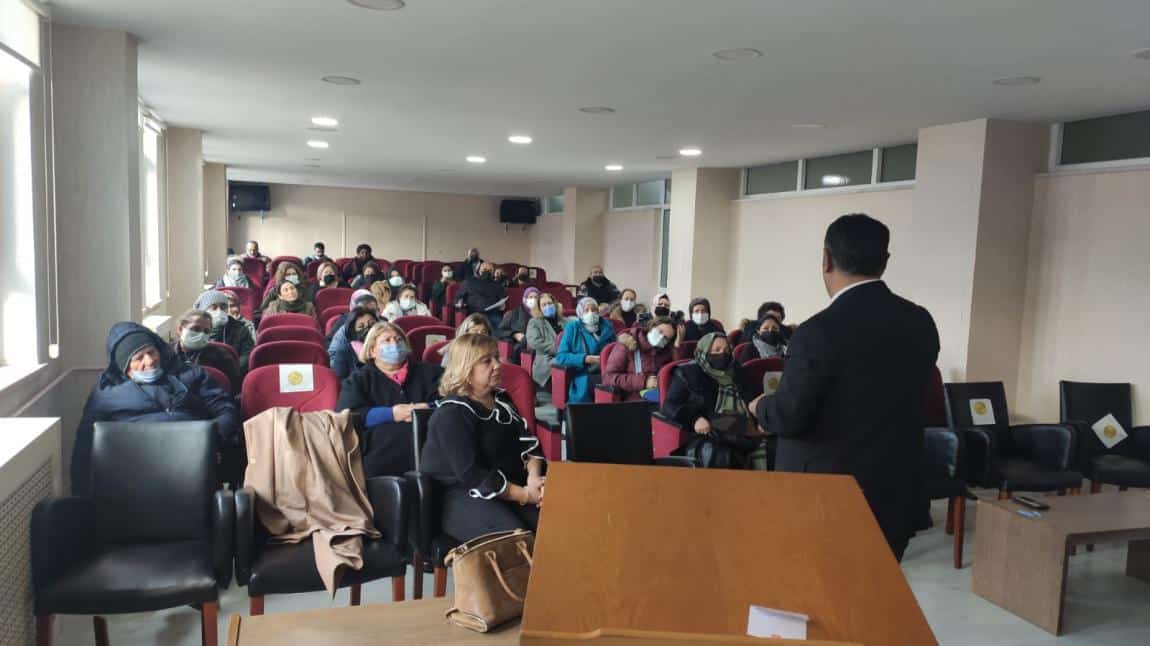 İLÇEMİZ OKULLARINA YÖNELİK AÇILABİLECEK KURSLARA YÖNELİK BİLGİLENDİRME TOPLANTISI YAPILDI.